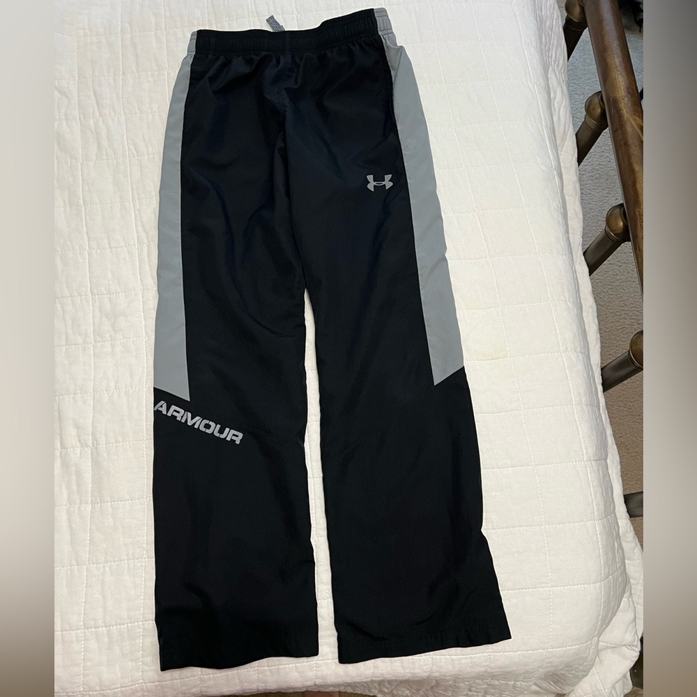 YM Under Armour athletic pants
